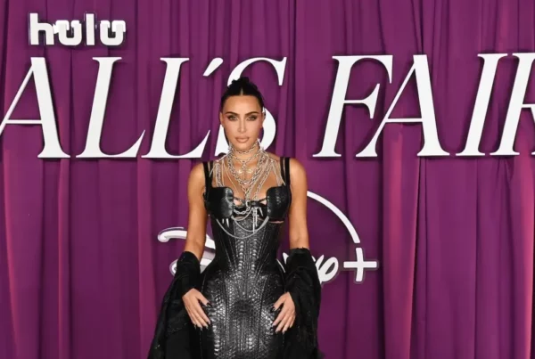 Disney-celebre-la-premiere-de-Alls-Fair-a-Londres.webp-1200x675